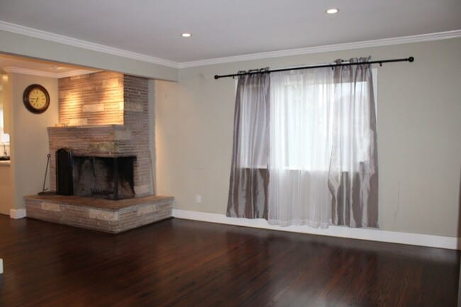 Photo - 2887 Lincoln Ave