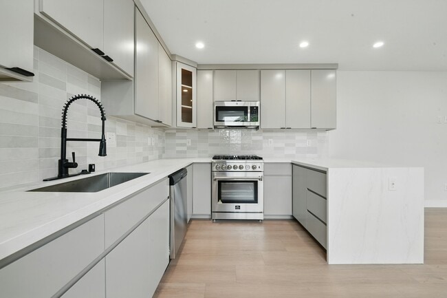 Photo - 8234 Blackburn Ave