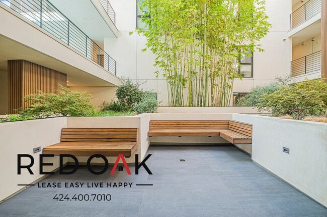 Building Photo - 1415 Reeves St Unit 206