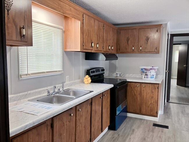 Photo - 70 Deerwood Park