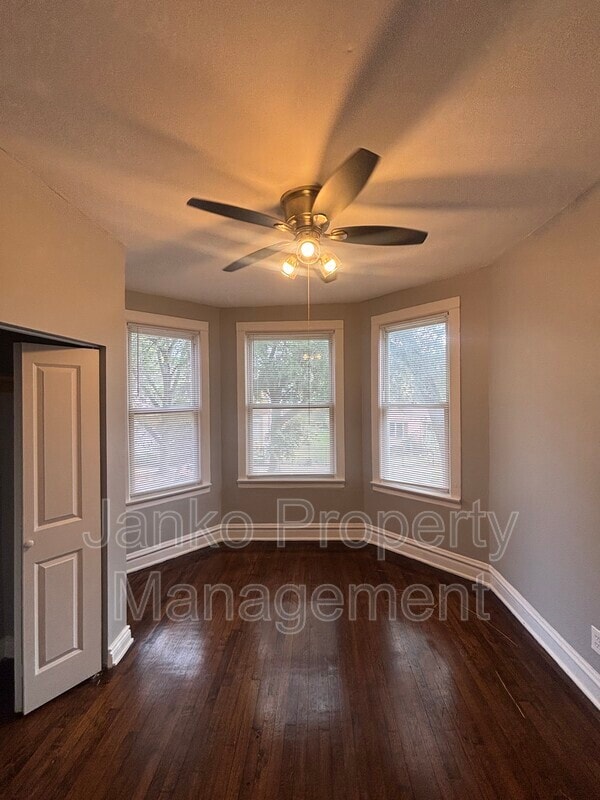 Building Photo - 7632 S Drexel Ave Unit 2