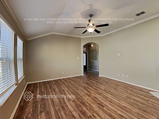 Photo - 255 Thatcher Dr