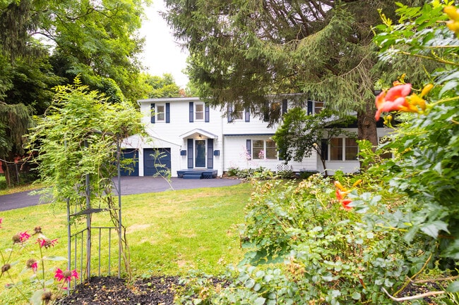 Photo - 155 Penhurst Rd