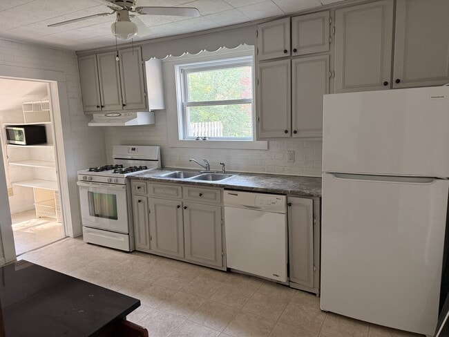 Photo - 814 Owens St N