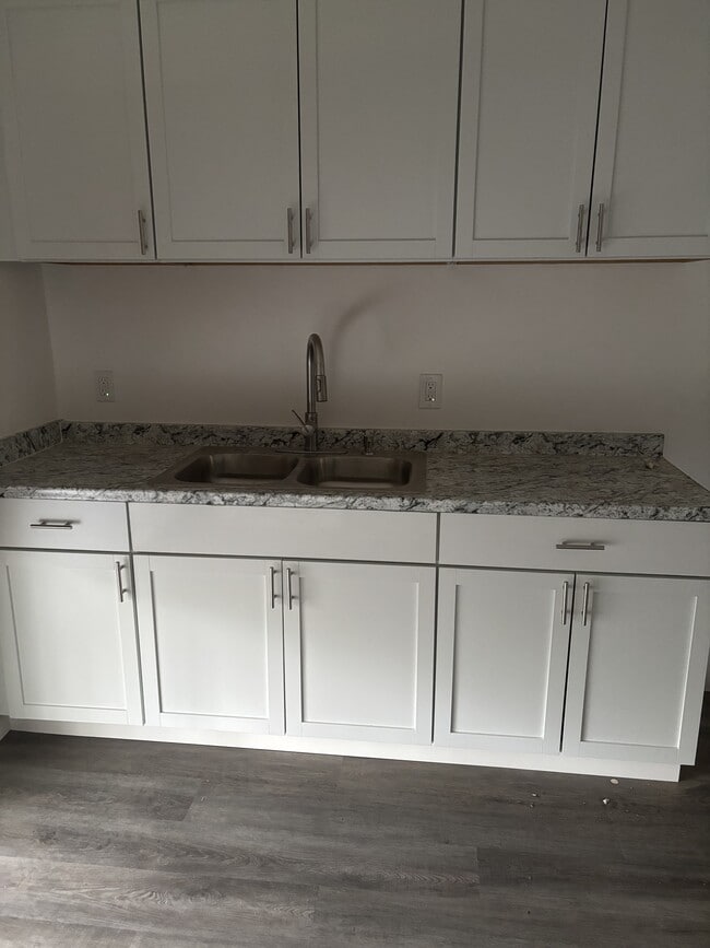 Photo - 19639 Moross Rd