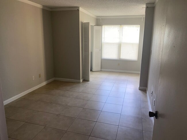 Photo - Venetian Place - 613 Unidad 613