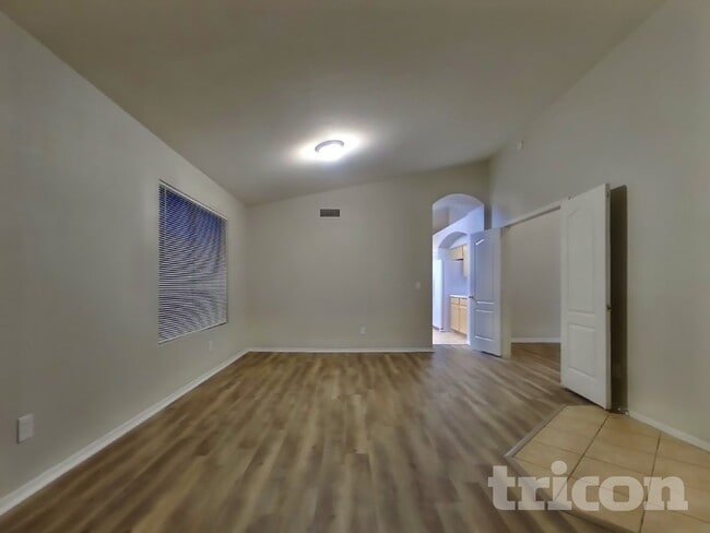 Photo - 3021 S Woodruff