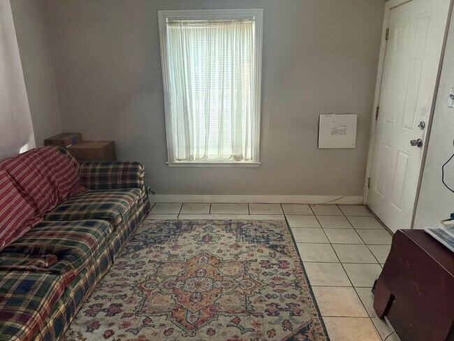 Photo - 6417 Rolla St