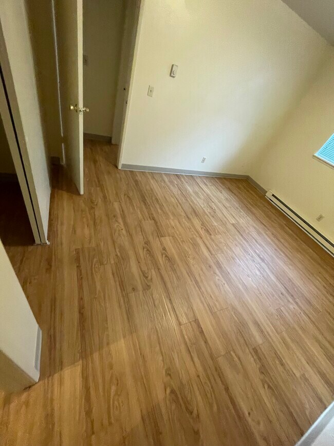 Photo - Adams Court Apartments