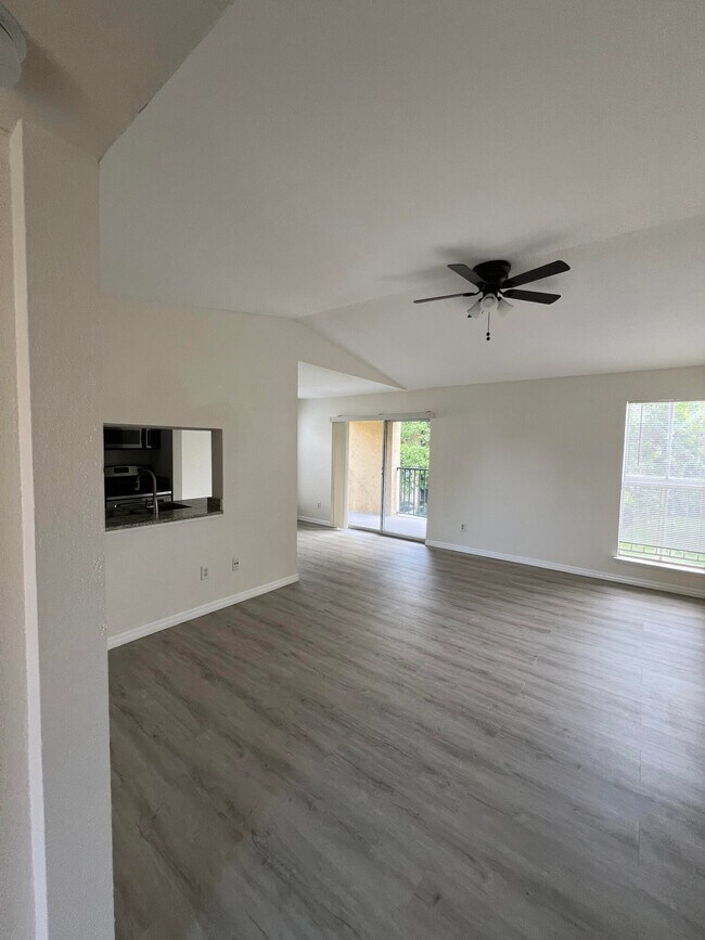 Photo - 899 Riverside Dr Unit 620