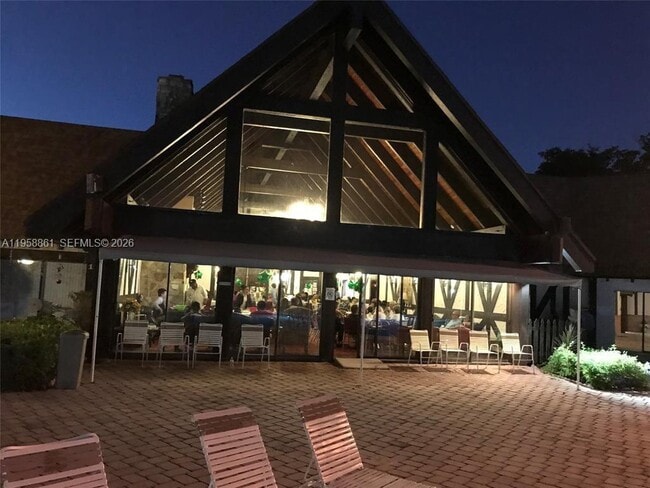 Building Photo - 3740 Inverrary Dr Unit 1U