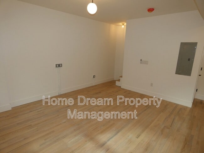 Photo - 1401 Charles St