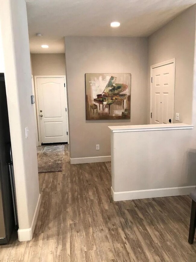 6404 Brando Loop