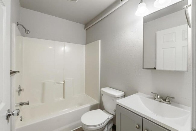 Photo - 403 1/2 Garfield St S-19 Unidad 19