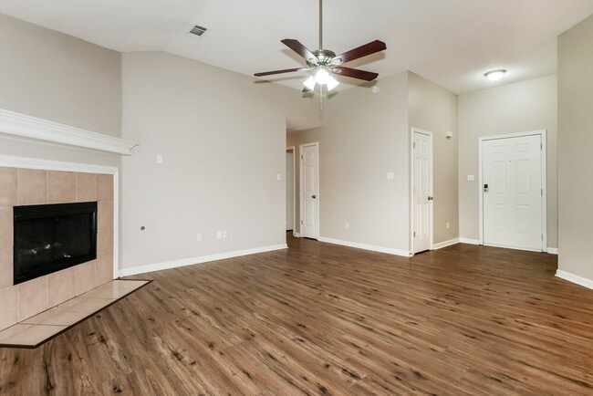 Photo - 120 Pinewood Dr