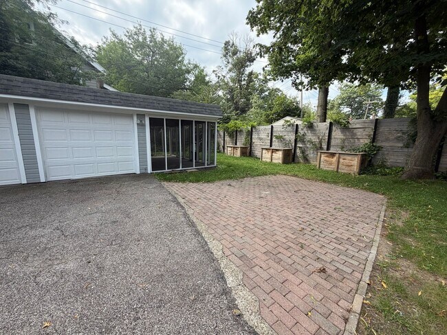 Photo - 13048 Cedar Rd