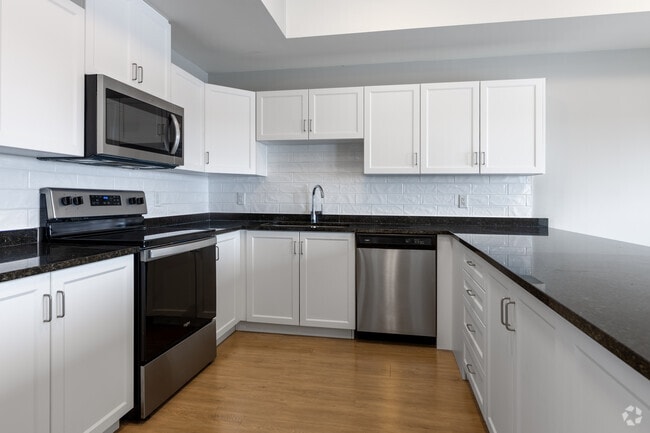 1BR, 1BA - 772SF - Kitchen