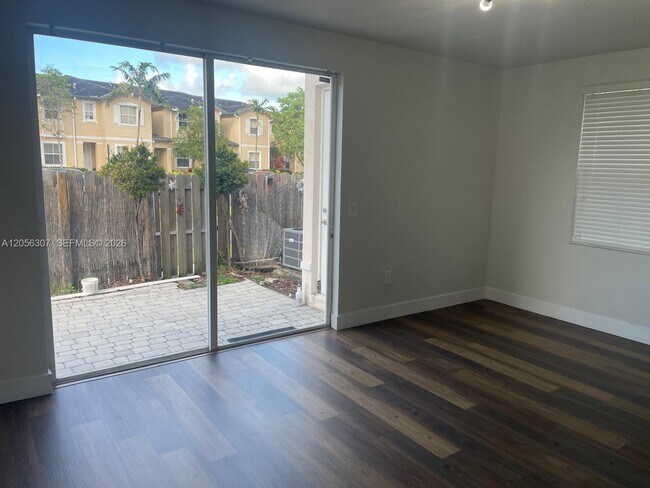 Photo - 153 SE 28th Ave.