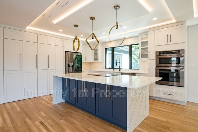 Photo - 611 W 49 St Unit Top Floor