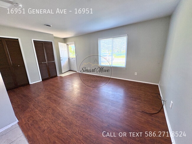 Photo - 16951 General Ave Unidad 16951