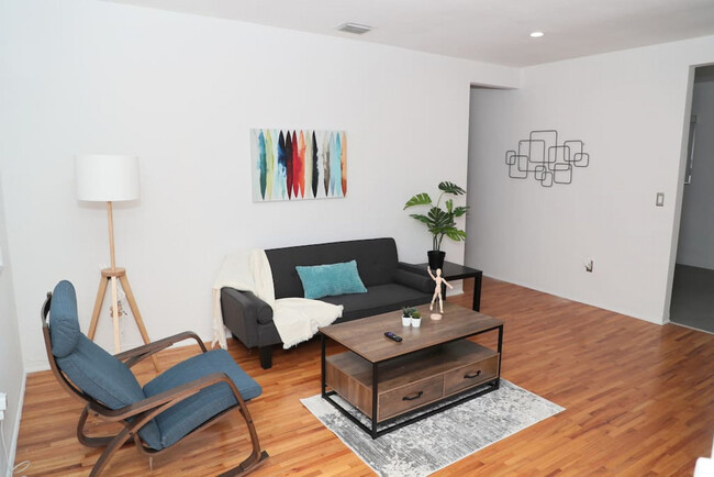 Building Photo - 215 Antilla Ave Rental