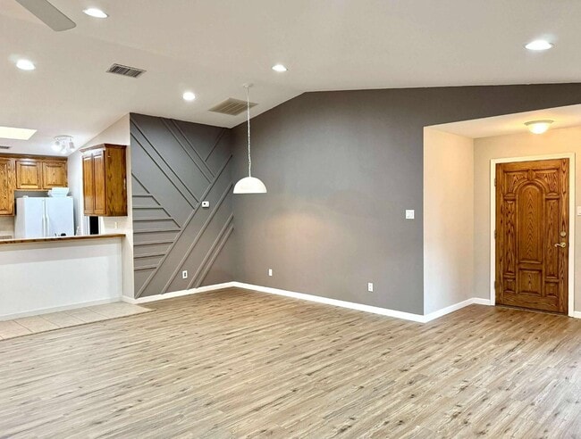 Photo - 305 E Mescalero Rd