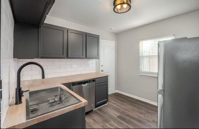 Photo - 117 1/2 Adela Ave Unit 1