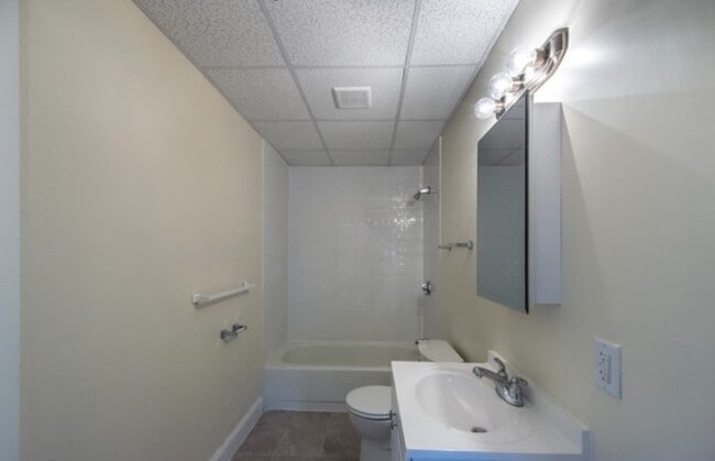 Photo - 1126 Boylston St