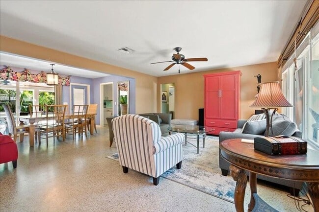 Photo - 440 Jupiter Ln