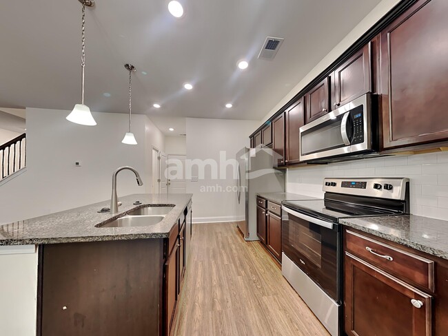 Photo - 121 Sweet Gum Dr