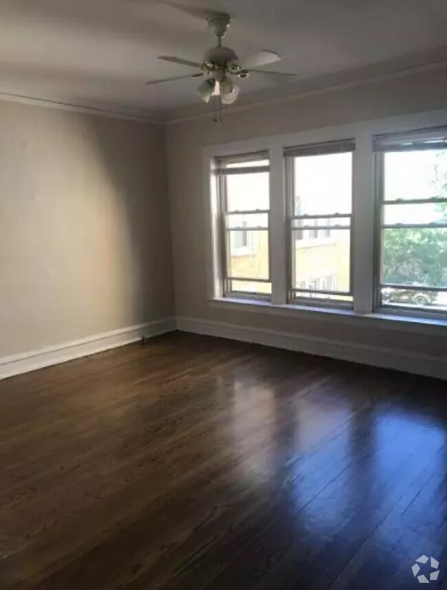 Building Photo - 2 bedroom in Chicago IL 60640 Unit 67-3 Rental