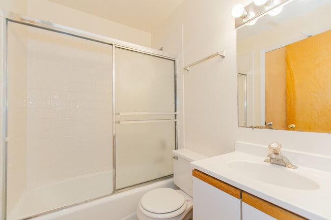 Photo - 2260 N Clark St Unit Apt 2260-2