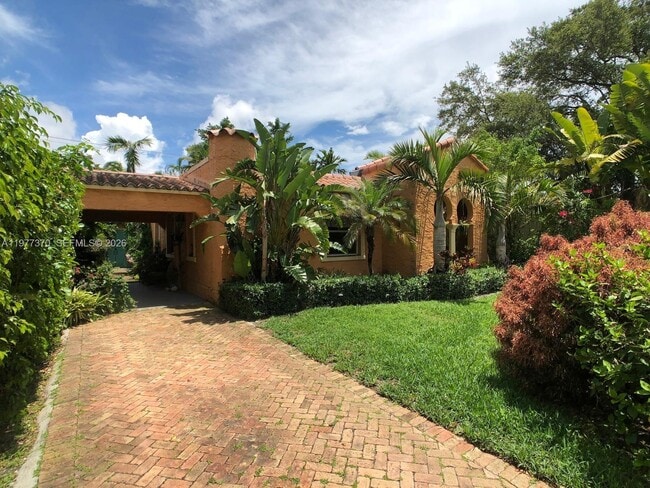 Photo - 725 Navarre Ave