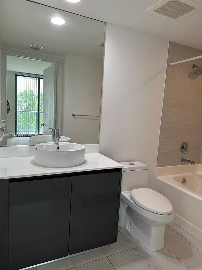 Photo - 31 SE 6th St Unidad 405