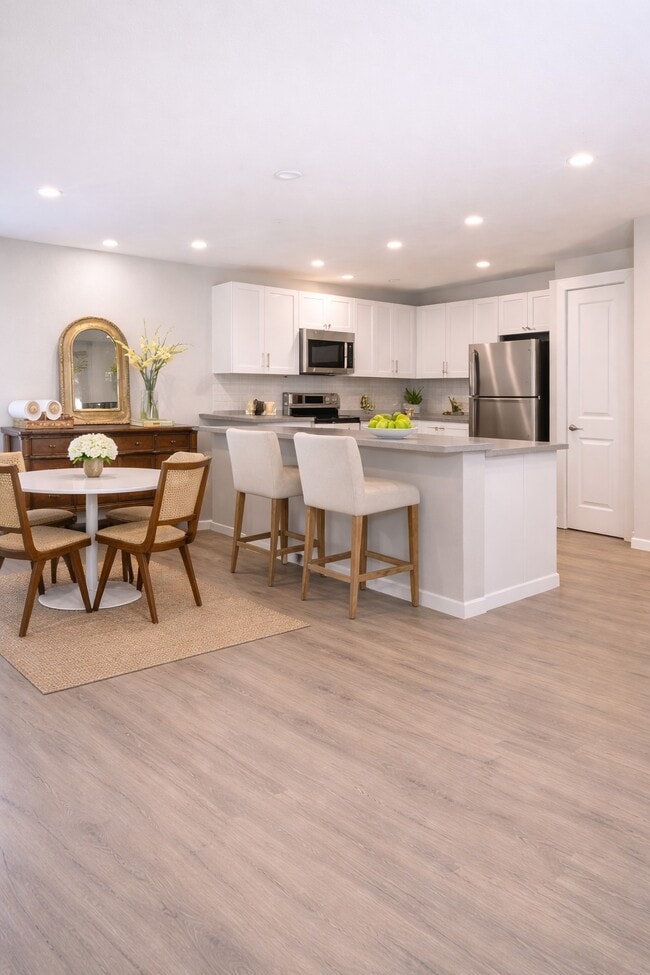 Photo - 645 E 11th 1/2 St Unidad 5