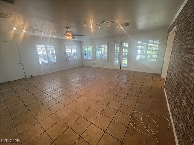 Building Photo - 1650 Waldman Ave