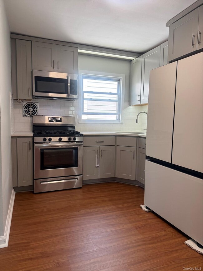 Building Photo - 189 Nassau Blvd Unit 2