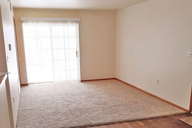 Photo - EMERALD HILL APARTMENTS