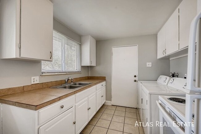 Photo - 1395 Lansing St