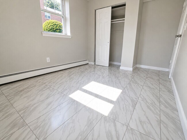 Building Photo - 111 Lincoln Ave