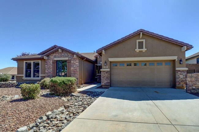 Photo - Beautiful 4 bedroom 2 bathroom home in Prescott!