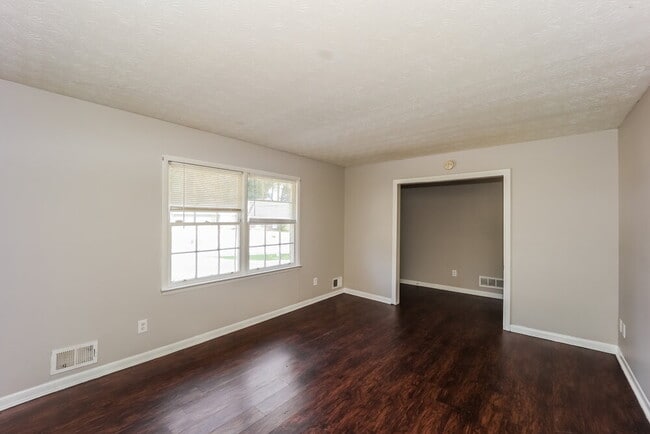 Photo - 3840 Benchmark Dr