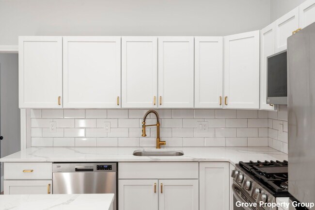 Photo - 531 E 5th St Unit 1