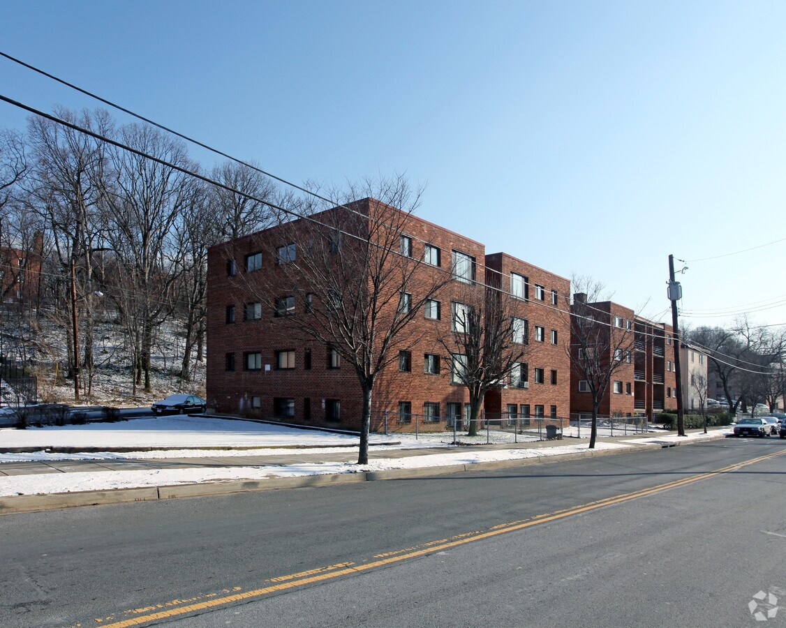 Photo - 4000 Livingston Rd SE Apartments