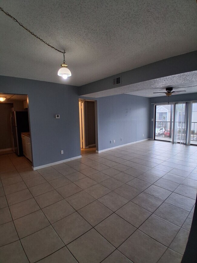 Photo - Nice condo with building Elevator, large patio Heard of Carrollwood