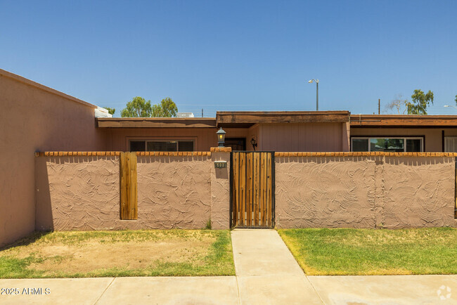 Building Photo - 6008 W Augusta Ave Rental