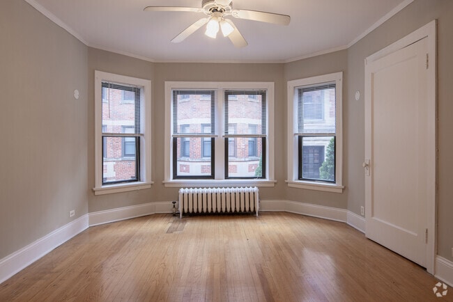 2BR, 1BA - 755SF