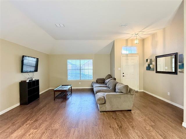 Photo - 505 Mystic River Trail