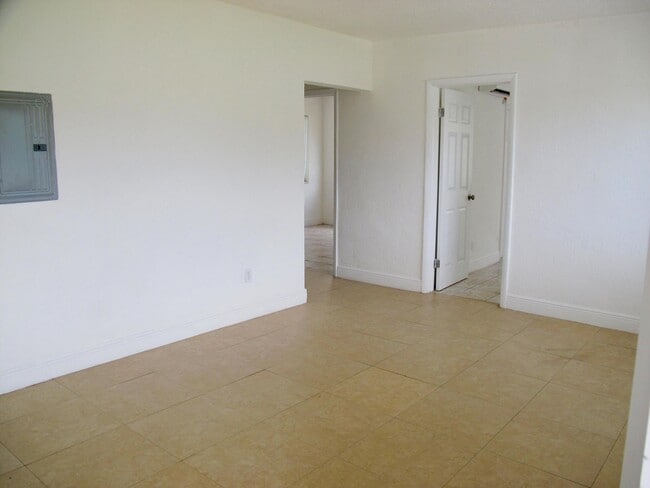 Photo - 340 NW 6th St