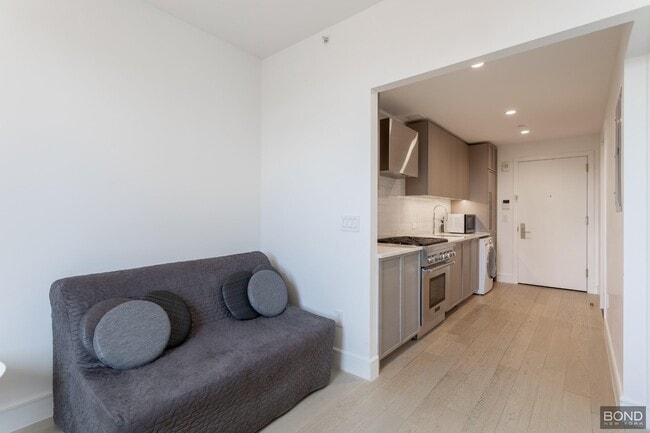 Building Photo - 1399 Park Ave Unit 14C Rental